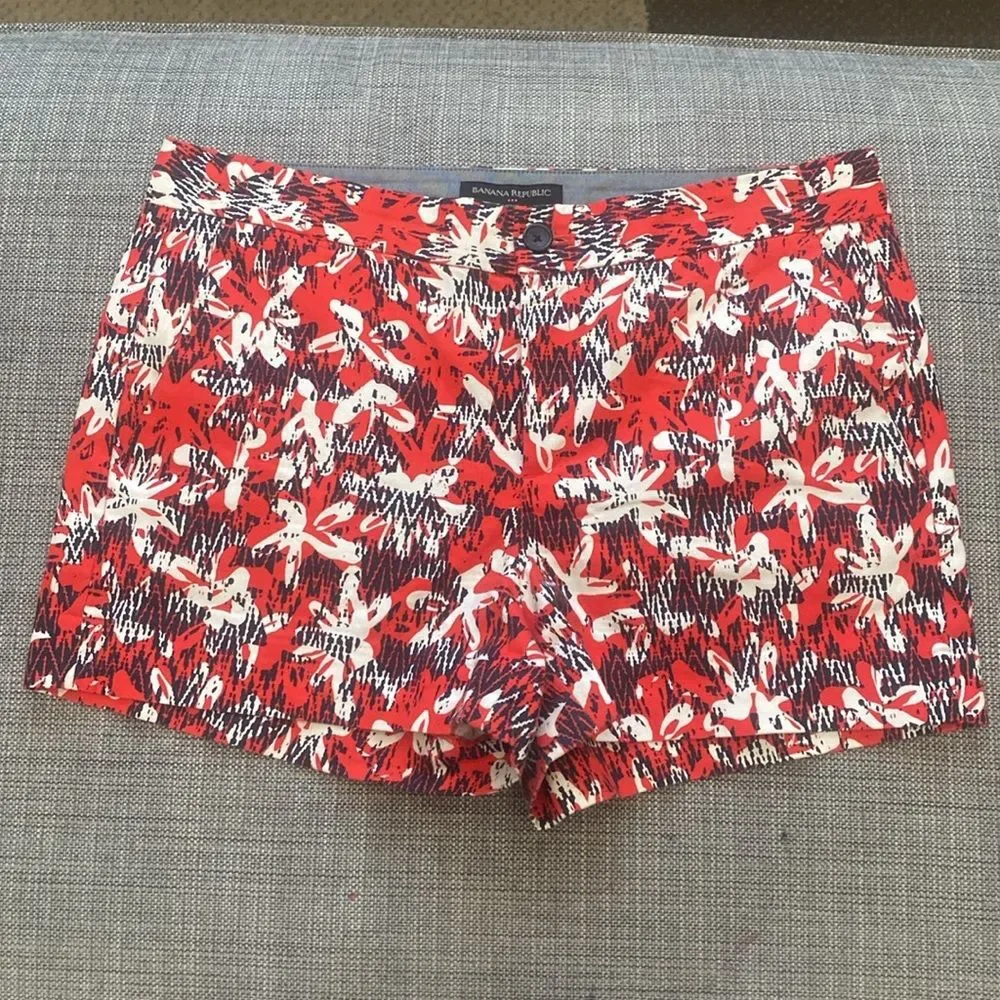 Banana Republic Shorts Women’s 4 Hampton Fit Red Navy